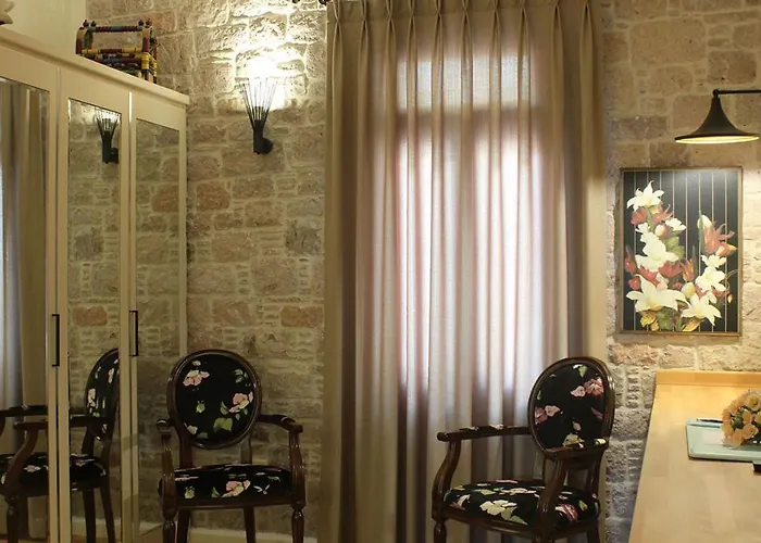 Ina Cunda Art فندق